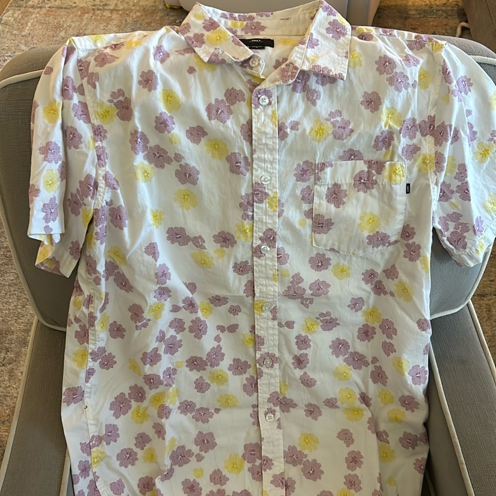 Men’s Obey shirt